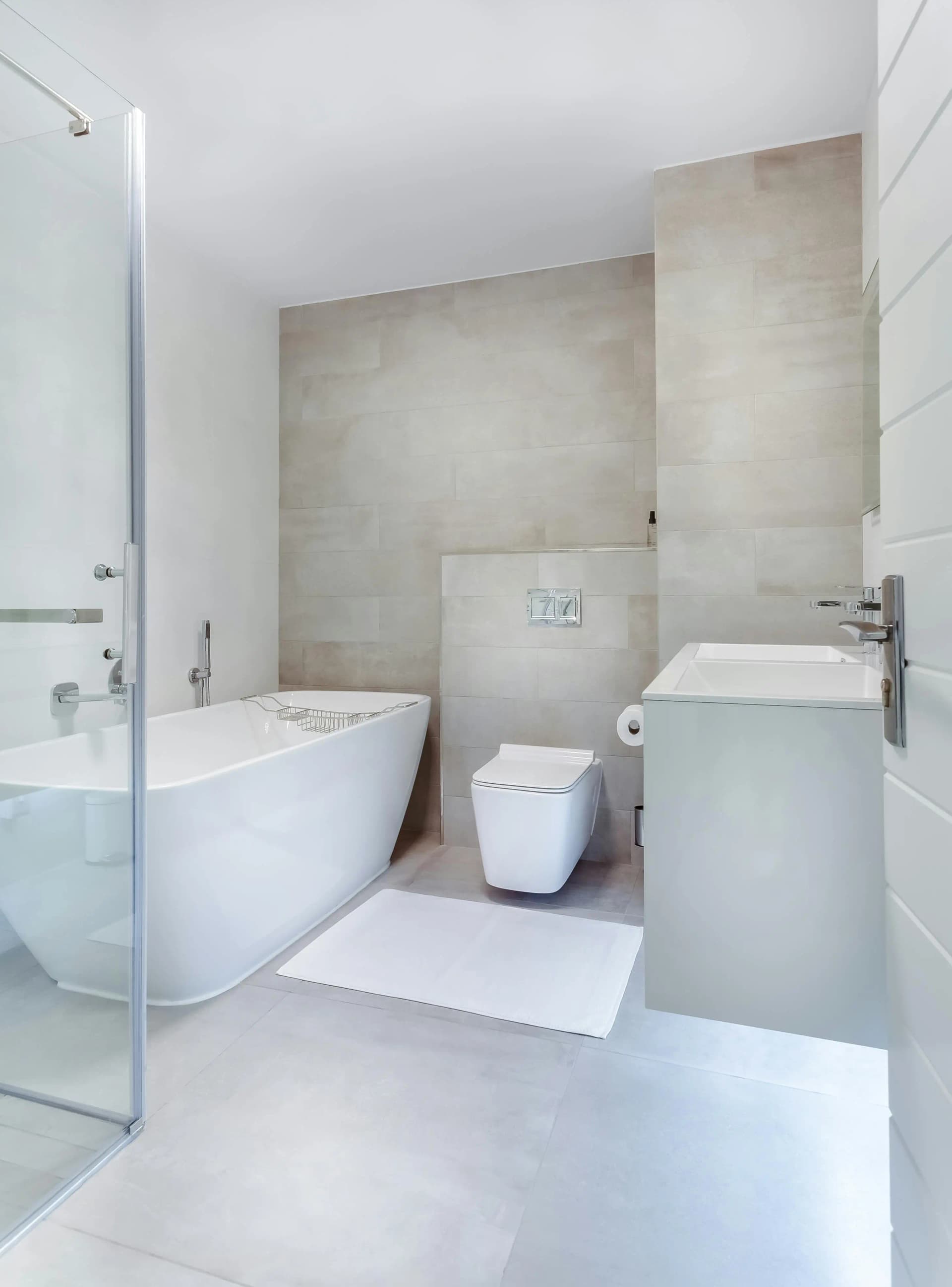 Image d'une salle de bain après nettoyage